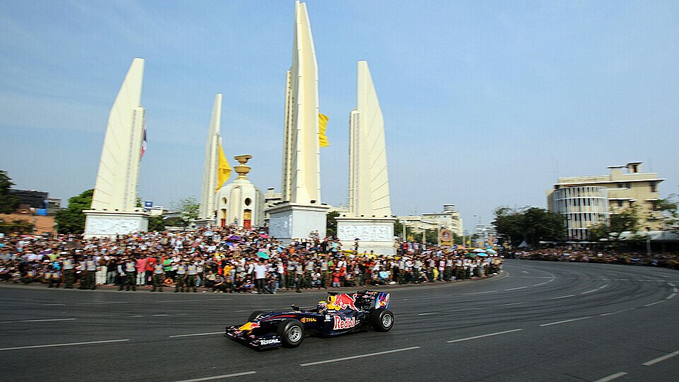 Mark Webber bei einem Formel-1-Showrun von Red Bull 2010 in Bangkok (Thailand)
