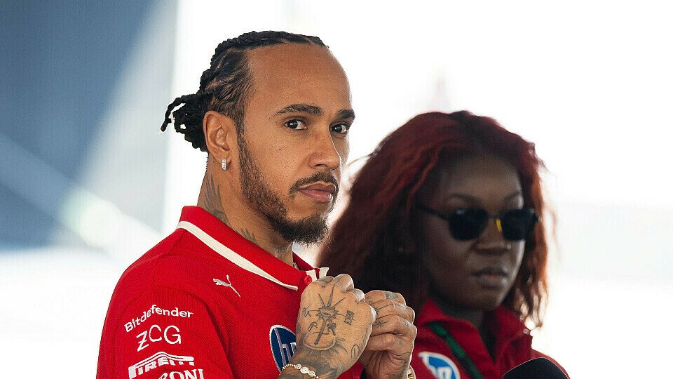 Ferrari-Fahrer Lewis Hamilton spricht mit den Medien