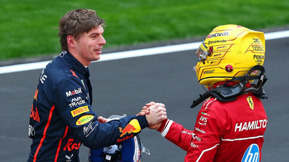 Max Verstappen (Red Bull) gratuliert Lewis Hamilton (Ferrari) im Parc Ferme zum Sprint-Sieg 