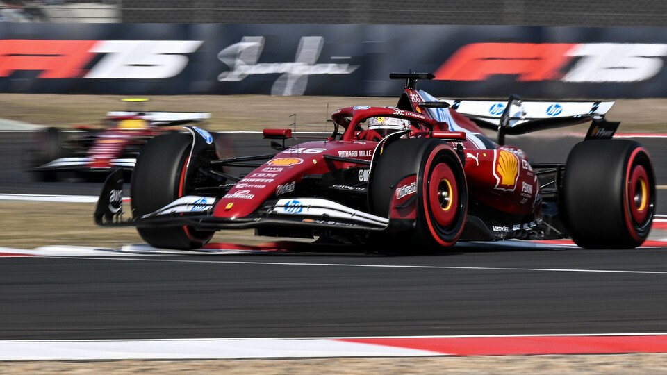 Charles Leclerc vor Ferrari-Teamkollege Lewis Hamilton