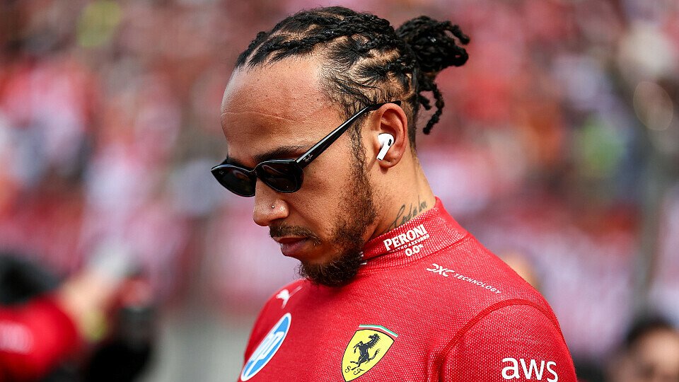 Portrait von Ferrari-Pilot Lewis Hamilton vor dem Start in der Startaufstellung von China Portrait von Ferrari-Pilot Lewis Hamilton vor dem Start in der Startaufstellung von China