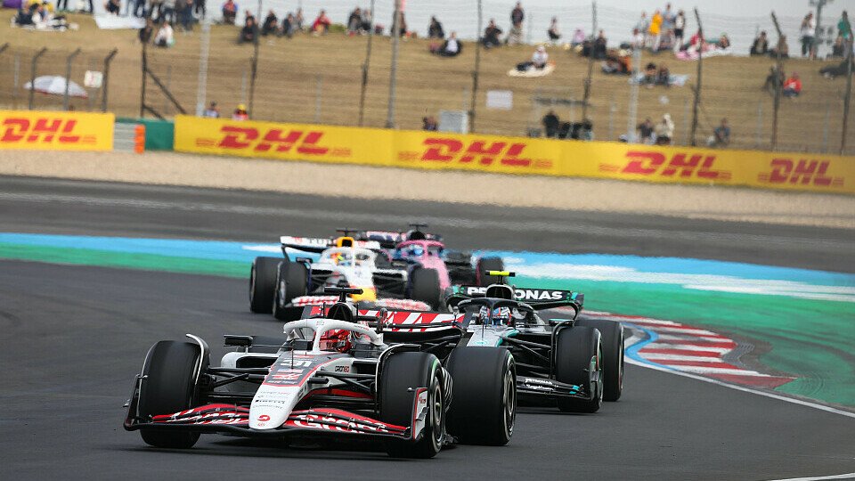 Esteban Ocon vor Antonelli-Mercedes