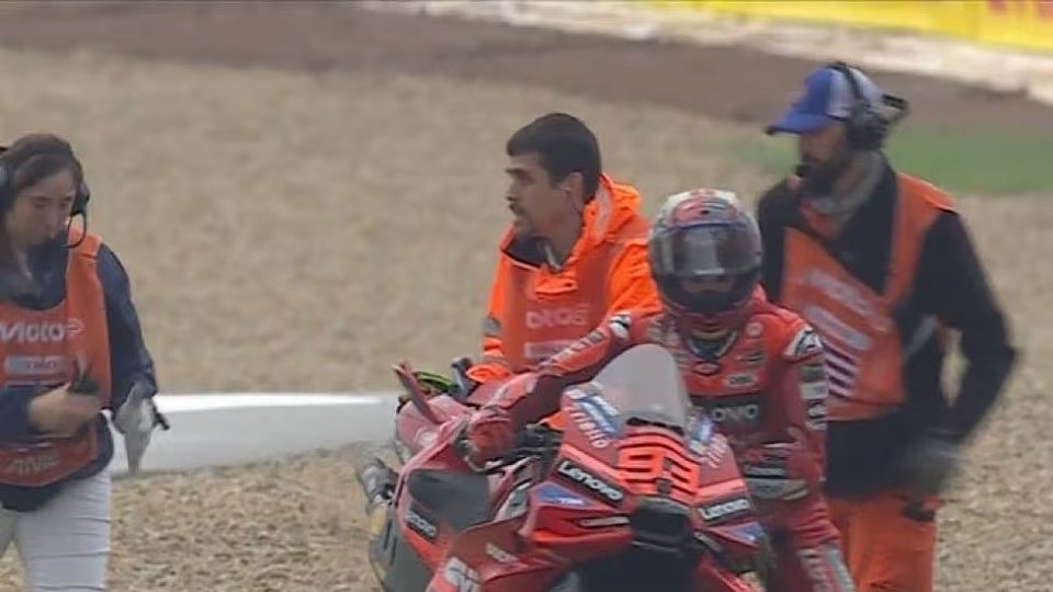 Marc Marquez nach seinem Sturz im FP1 von Austin Marc Marquez nach seinem Sturz im FP1 von Austin