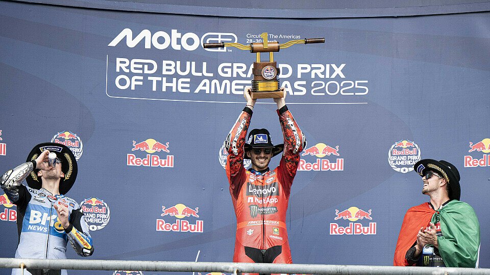 Podium mit Alex Marquez (Gresini Racing), Sieger Francesco Bagnaia (Ducati Lenovo) und Fabio Di Giannantonio (VR46 Racing)