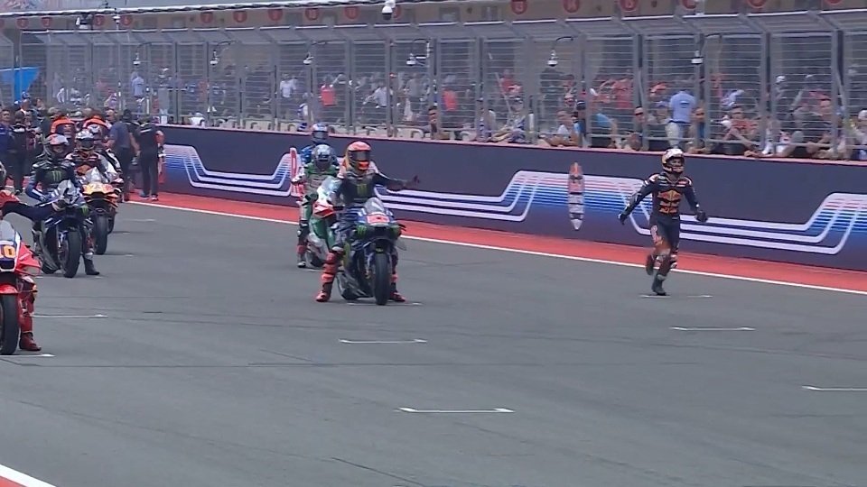 Maverick Vinales ohne Motorrad in der Startaufstellung in Austin