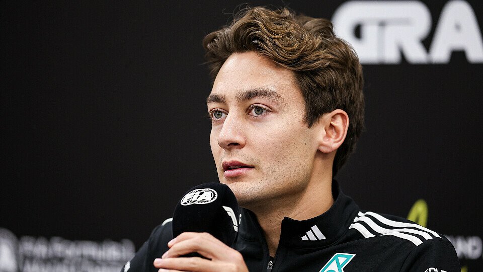 Mercedes-Fahrer George Russell in der Pressekonferenz
