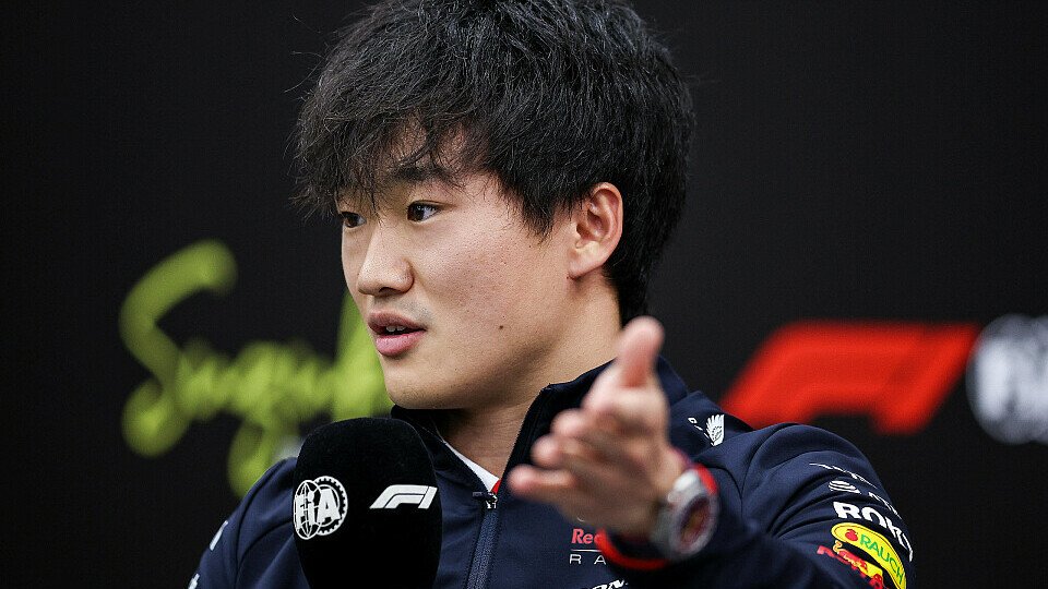Red Bull-Fahrer Yuki Tsunoda in der Pressekonferenz