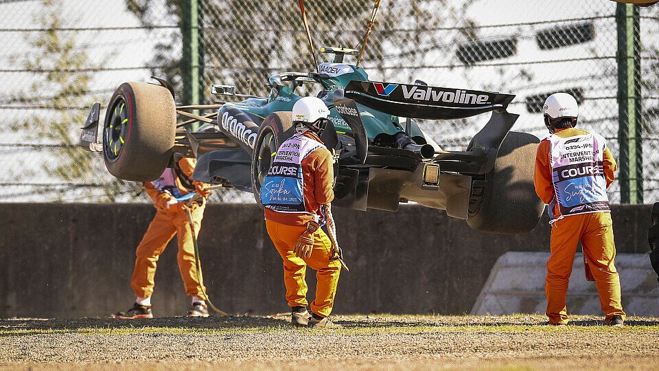 Crash von Fernando Alonso im Aston Martin