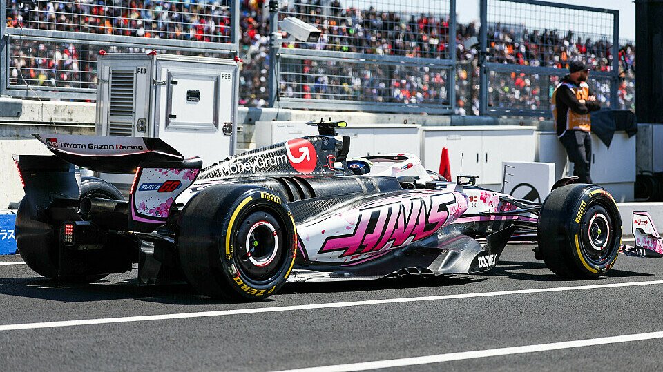 Haas-Fahrer Oliver Bearman in der Boxengasse Haas-Fahrer Oliver Bearman in der Boxengasse