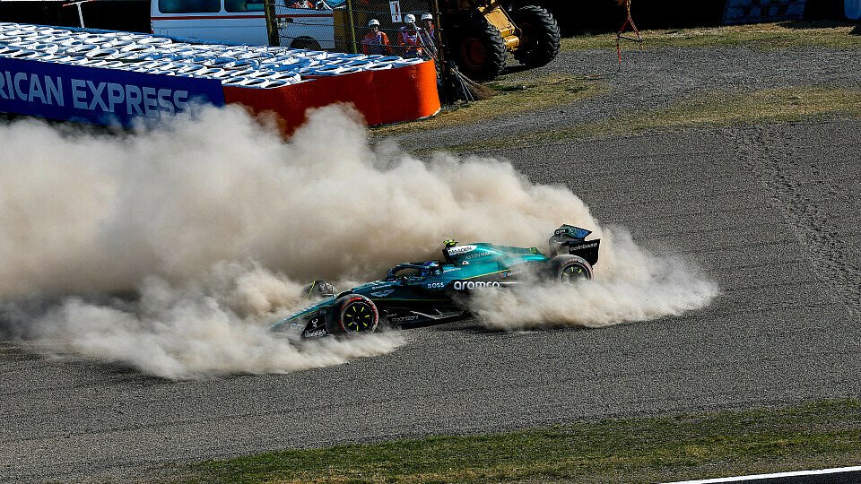 Crash von Fernando Alonso im Aston Martin Crash von Fernando Alonso im Aston Martin