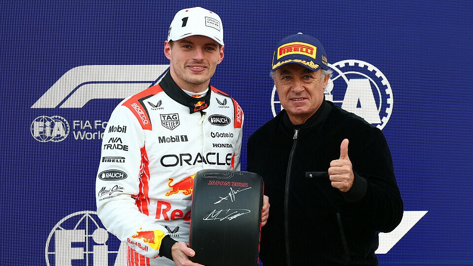 Jean Alesi überreicht Max Verstappen (Red Bull) den Pirelli Pole Position Award