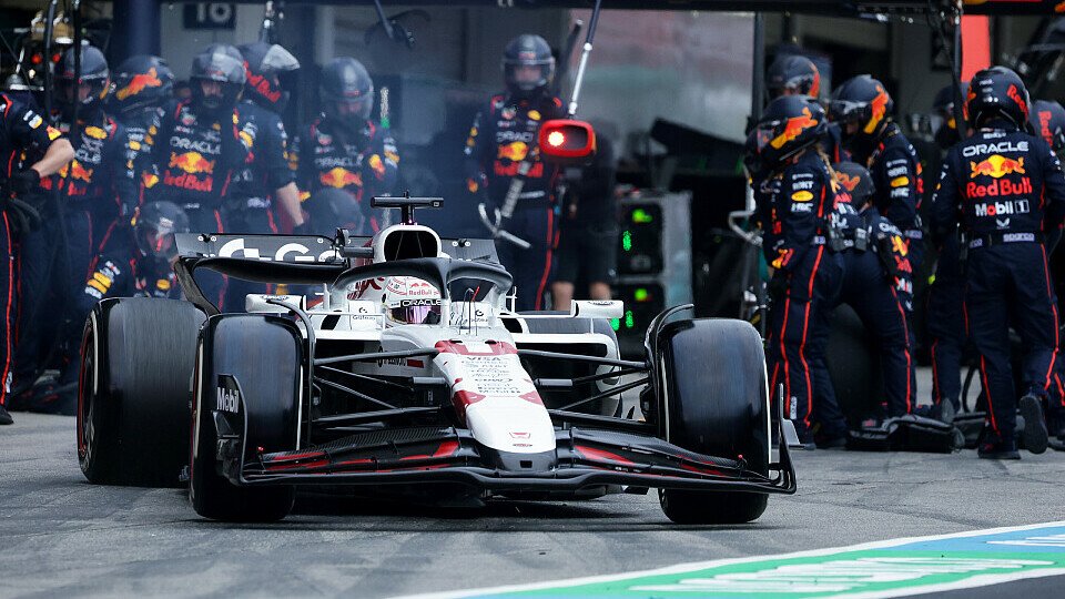 Boxenstopp von Max Verstappen im Red Bull 