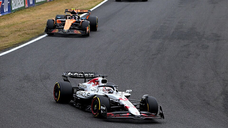 Red Bull-Pilot Max Verstappen führt vor beiden McLaren mit Lando Norris und Oscar Piastri Red Bull-Pilot Max Verstappen führt vor beiden McLaren mit Lando Norris und Oscar Piastri