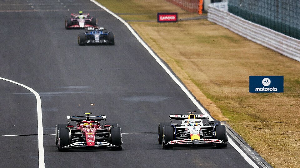 Lewis Hamilton überholt im Ferrari Isack Hadjar im Racing Bull Lewis Hamilton überholt im Ferrari Isack Hadjar im Racing Bull