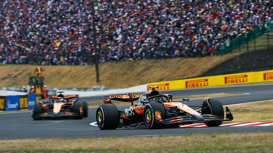 Lando Norris im McLaren vor Teamkollege Oscar Piastri