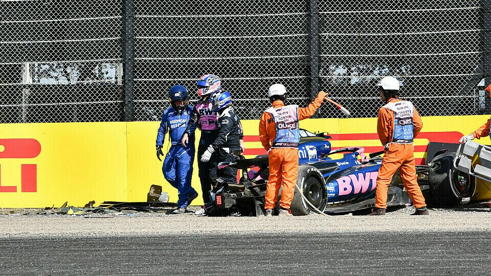 Jack Doohan mit Marshalls nach seinem Horrorunfall Jack Doohan mit Marshalls nach seinem Horrorunfall