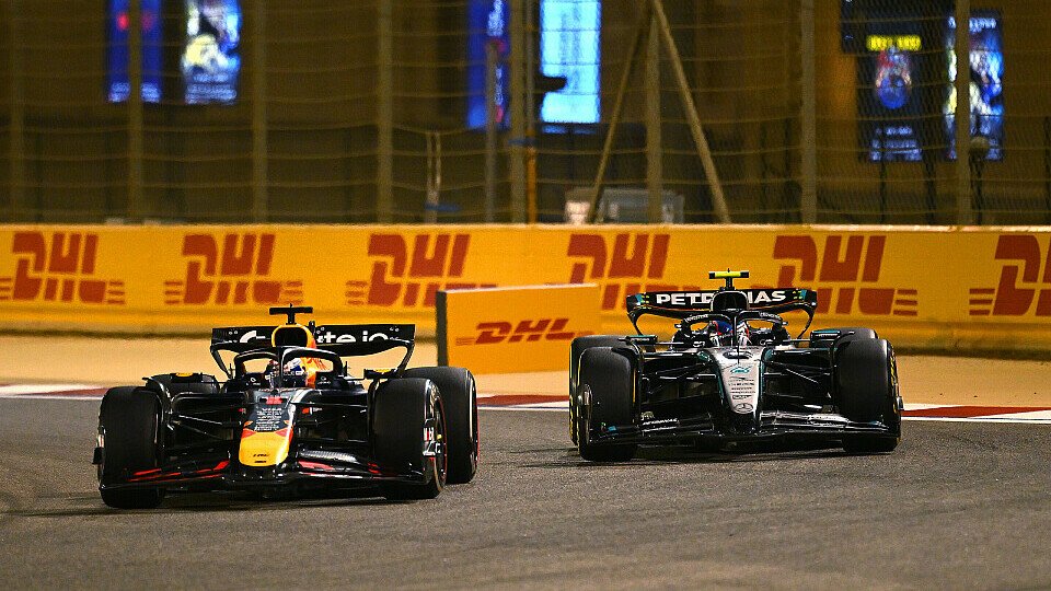 Red Bull-Pilot Max Verstappen vor Kimi Antonelli im Mercedes