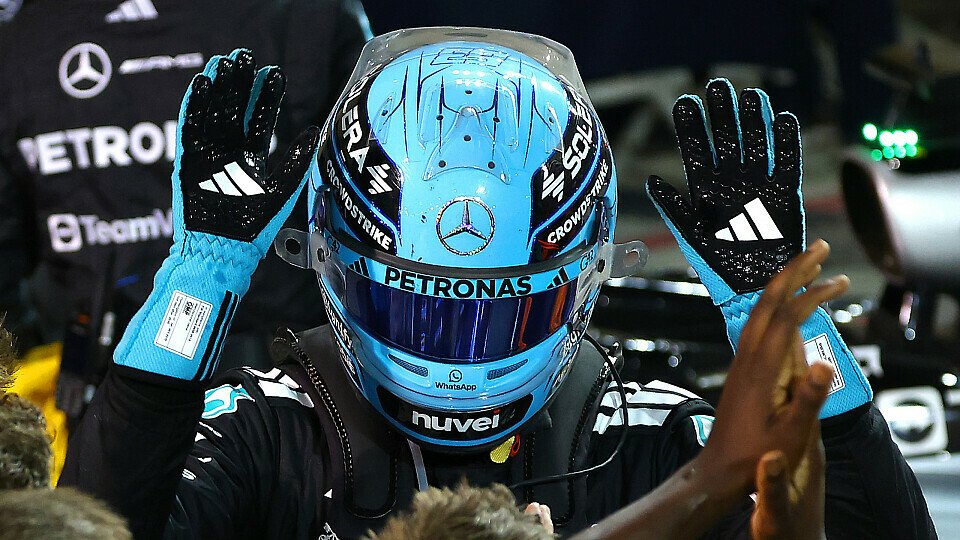 Mercedes-Team feiert George Russell nach Platz 2 im Parc Ferme