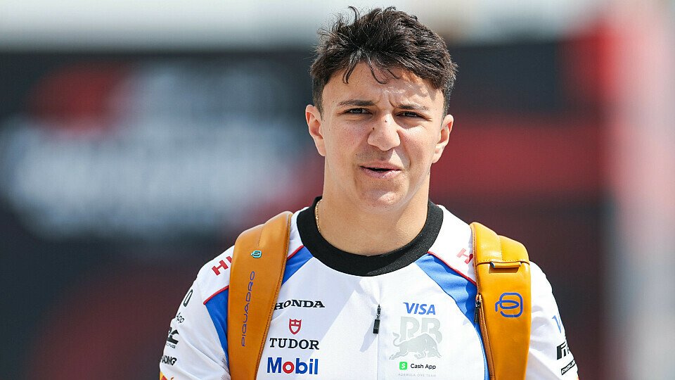 Racing Bull-Fahrer Isack Hadjar im Paddock