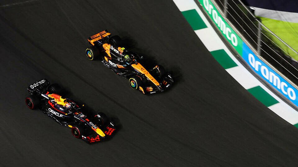 Max Verstappen im Red Bull und Lando Norris im McLaren