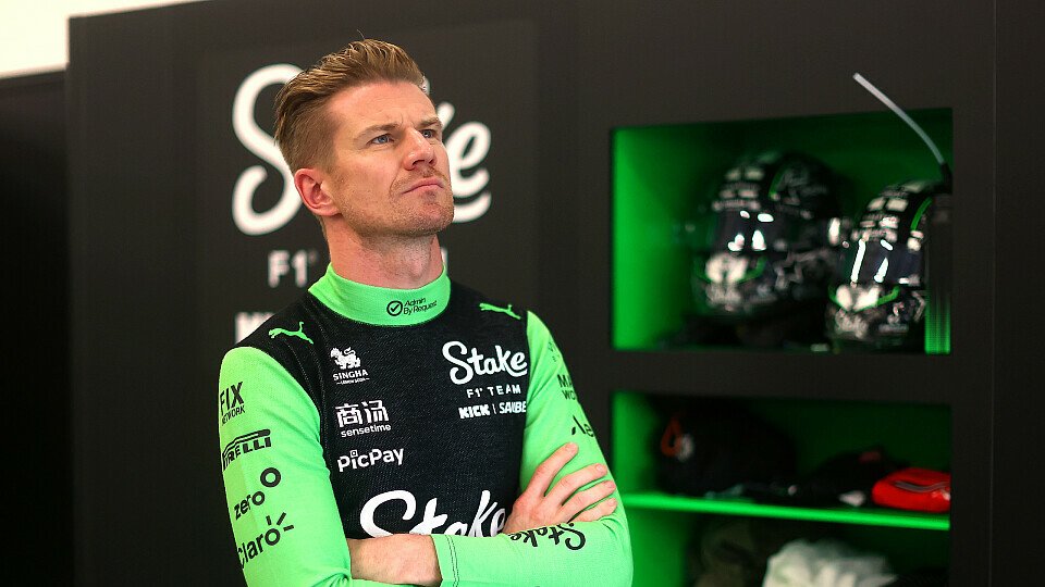 Sauber-Fahrer Nico Hülkenberg in der Box
