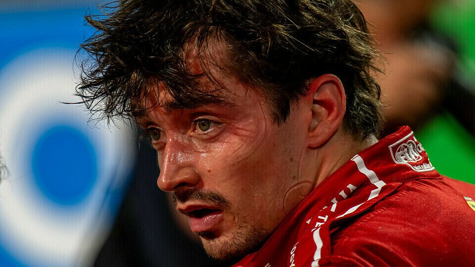 Ein erschöpfter Charles Leclerc (Ferrari) im Parc Ferme 