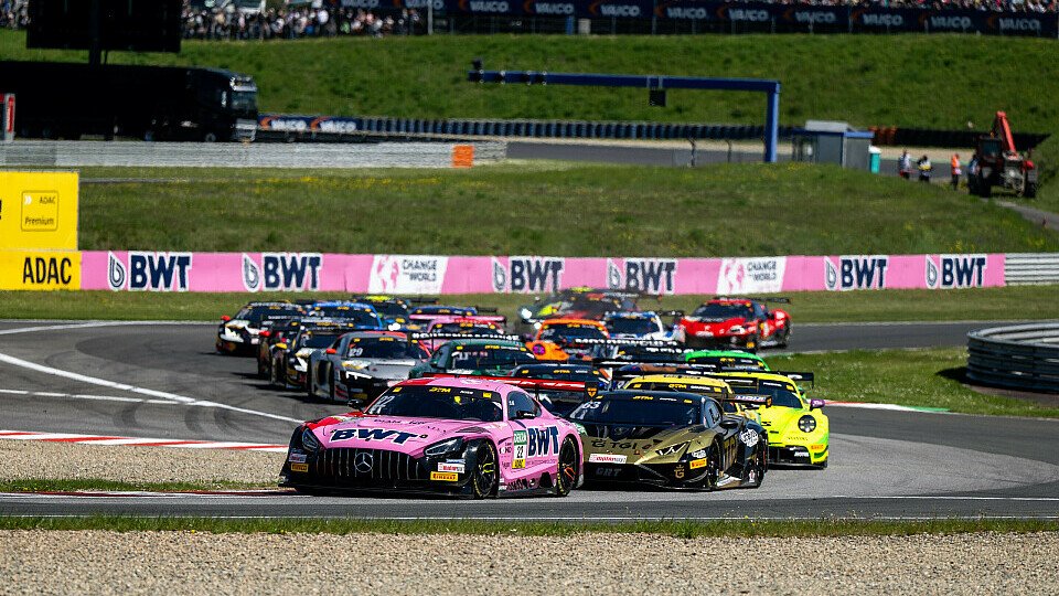Polesetter Lucas Auer führt im Winward-Mercedes nach dem Start