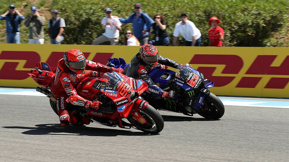 Marc Marquez (Ducati Lenovo Team) überholt Polesetter Fabio Quartararo (Monster Energy Yamaha MotoGP)