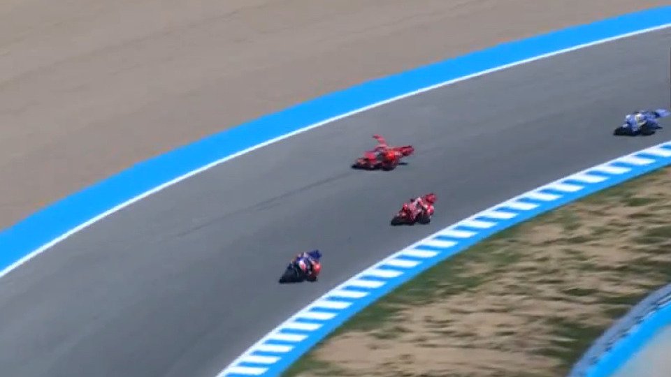 Ducati-Pilot Marc Marquez stürzt im Spanien-GP von Jerez.