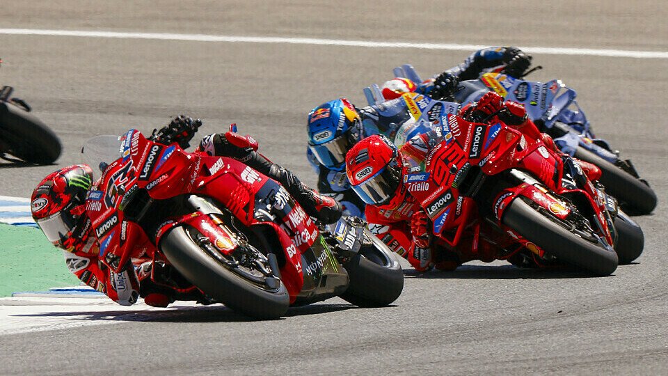 Francesco Bagnaia vor Marc Marquez und Alex Marquez im Spanien GP