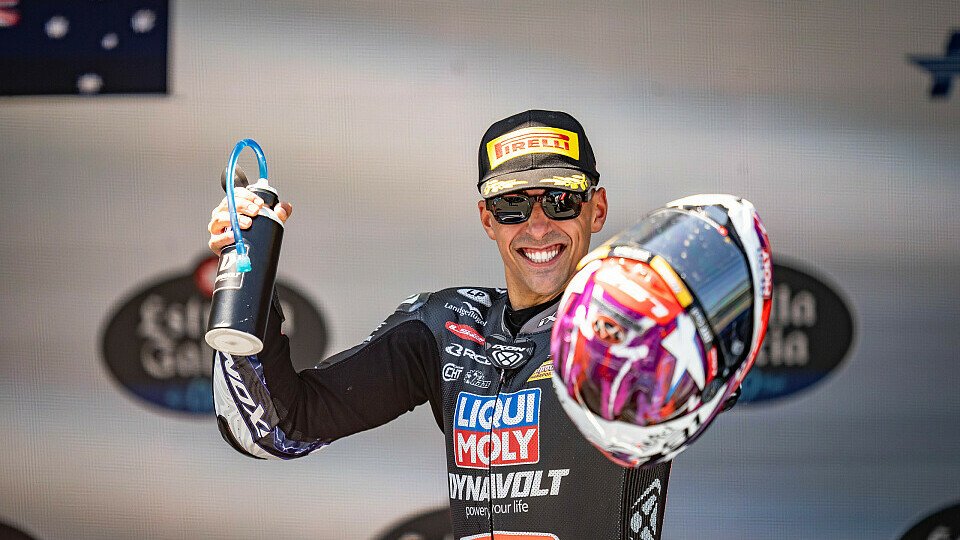 Senna Agius feiert den Podesterfolg in Jerez