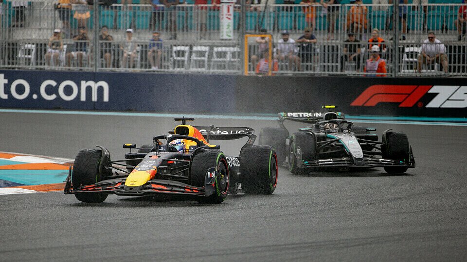 Kimi Antonelli im Mercedes verfolgt im Miami-Sprint Max Verstappen im Red Bull