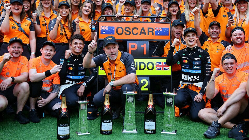 McLaren-Teamfeier mit Lando Norris, Zak Brown, Sieger Oscar Piastri und Andrea Stella