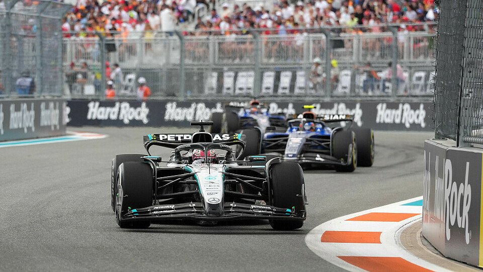 George Russell führt im Miami-GP die Williams von Carlos Sainz und Alex Albon an George Russell führt im Miami-GP die Williams von Carlos Sainz und Alex Albon an