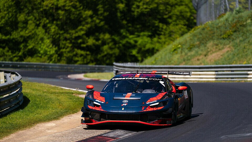 Max Verstappen im Ferrari 296 GT3 (Emil Frey Racing) bei Probe- und Einstellfahrten der NLS/VLN auf Nürburgring-Nordschleife.