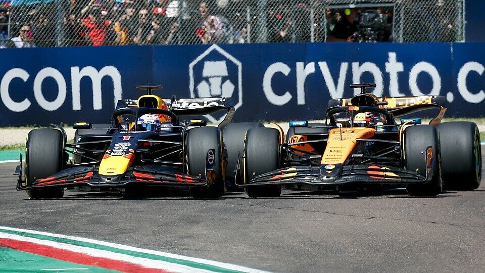 Start: Red Bull-Pilot Max Verstappen im Kampf um die Führung mit Oscar Piastri im McLaren