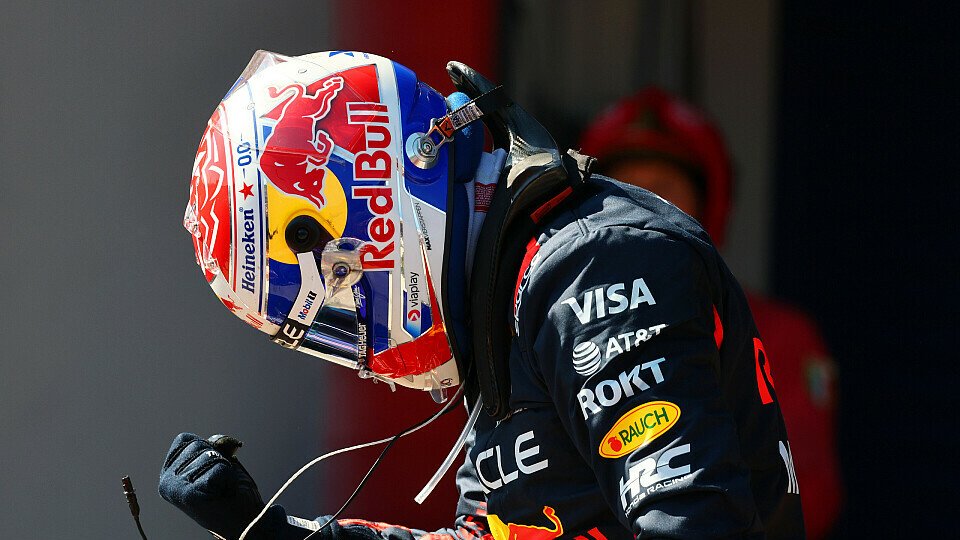 Red Bull-Fahrer Max Verstappen feiert seinen Sieg im Parc Ferme