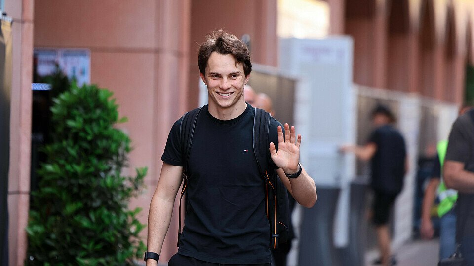 McLaren-Fahrer Oscar Piastri im Paddock