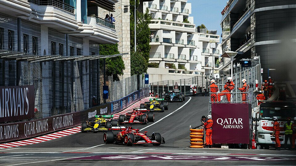 Charles Leclerc bremst sich 2024 in Monaco vor Verfolgern in die Hafenschikane