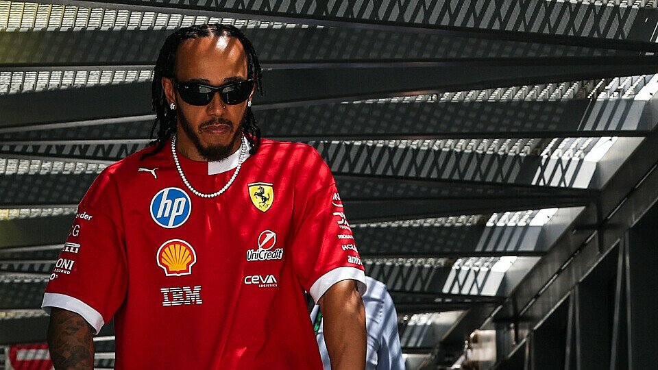 Ferrari-Fahrer Lewis Hamilton im Paddock