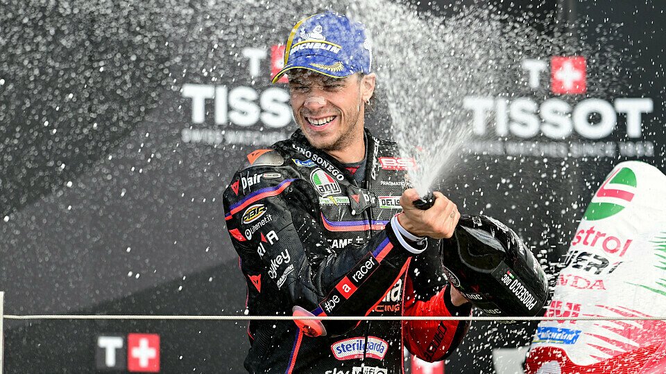 Marco Bezzecchi feiert seinen ersten MotoGP-Sieg seit Herbst 2023, Foto: IMAGO / Pro Sports Images