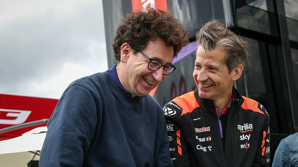 Massimo Rivola (re.) kann über neuste MotoGP-Gerüchte nur lachen, Foto: IMAGO / Italy Photo Press