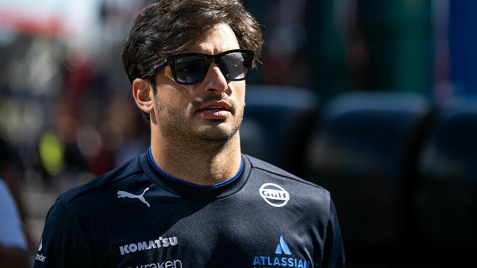 Williams-Fahrer Carlos Sainz Jr. im Paddock