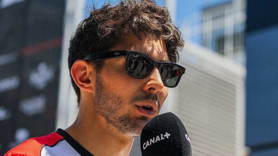 Haas-Pilot Esteban Ocon gibt Interview Haas-Pilot Esteban Ocon gibt Interview