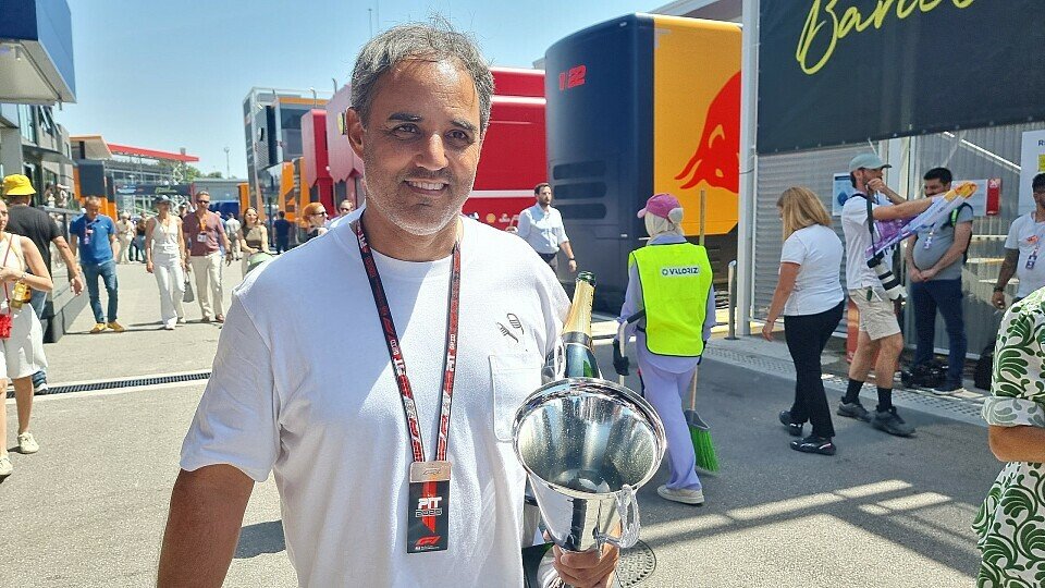 Juan Pablo Montoya im Fahrerlager in Barcelona. Juan Pablo Montoya im Fahrerlager in Barcelona.