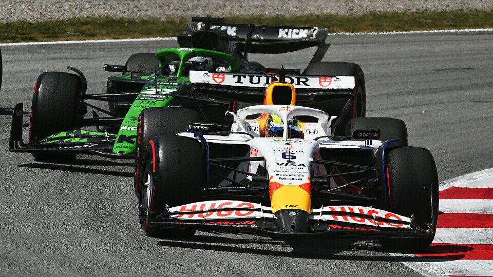 Isack Hadjar im Racing Bull vor Nico Hülkenberg im Sauber