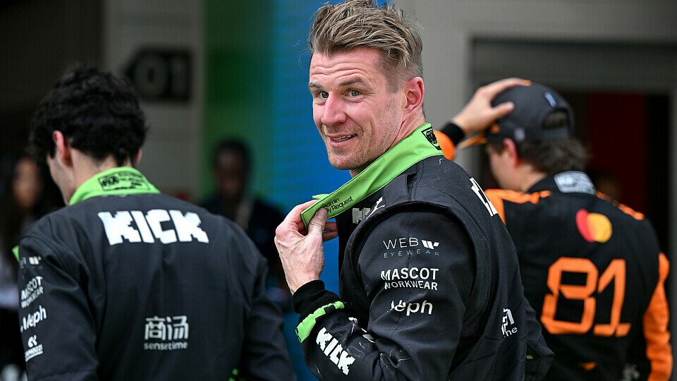 Sauber-Piloten Gabriel Bortoleto und Nico Hülkenberg feiern ihr bestes Saisonresultat im Parc Ferme mit Sieger Oscar Piastri Sauber-Piloten Gabriel Bortoleto und Nico Hülkenberg feiern ihr bestes Saisonresultat im Parc Ferme mit Sieger Oscar Piastri
