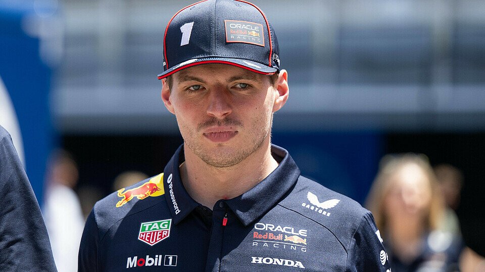 Max Verstappen spaziert durch Paddock Max Verstappen spaziert durch Paddock