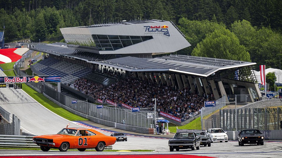 Berühmte Autos aus der Filmgeschichte auf dem Red Bull Ring. Berühmte Autos aus der Filmgeschichte auf dem Red Bull Ring.