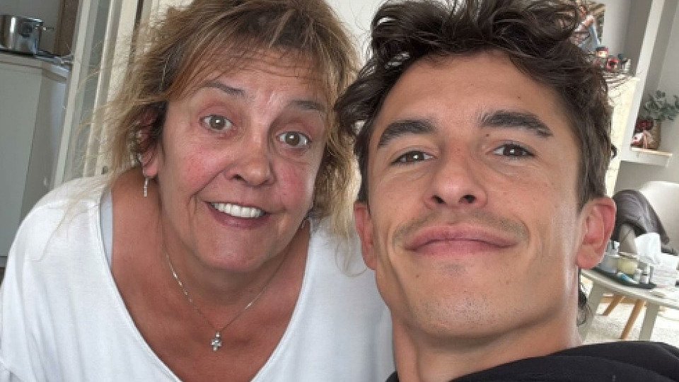 Marc Marquez überzeugte seine Mutter Roser Alenta zum Wochenstart von einem Wechsel ins 'Team Rot', Foto: Instagram Marc Marquez Marc Marquez überzeugte seine Mutter Roser Alenta zum Wochenstart von einem Wechsel ins 'Team Rot', Foto: Instagram Marc Marquez